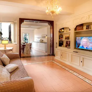 https://dama-charming-apartment-100m-from-piazza-del-campo.it-tuscanyhotel.com